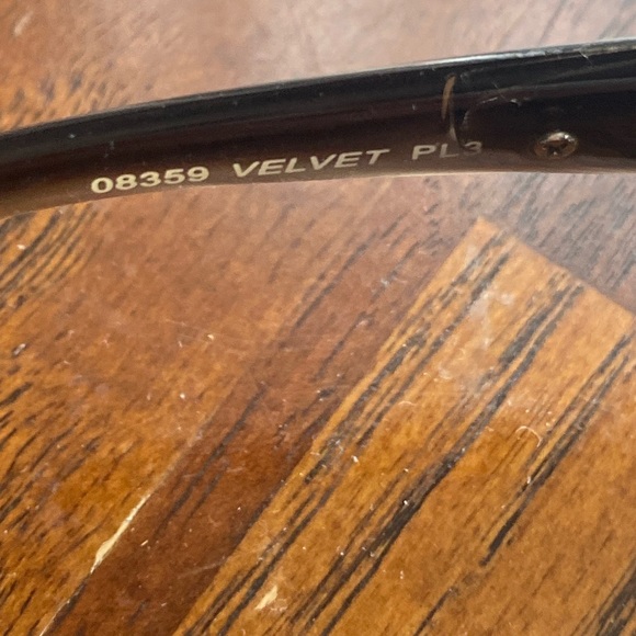 Elegant Black and Silver “Peeks” Sunglasses - Picture 4 of 4